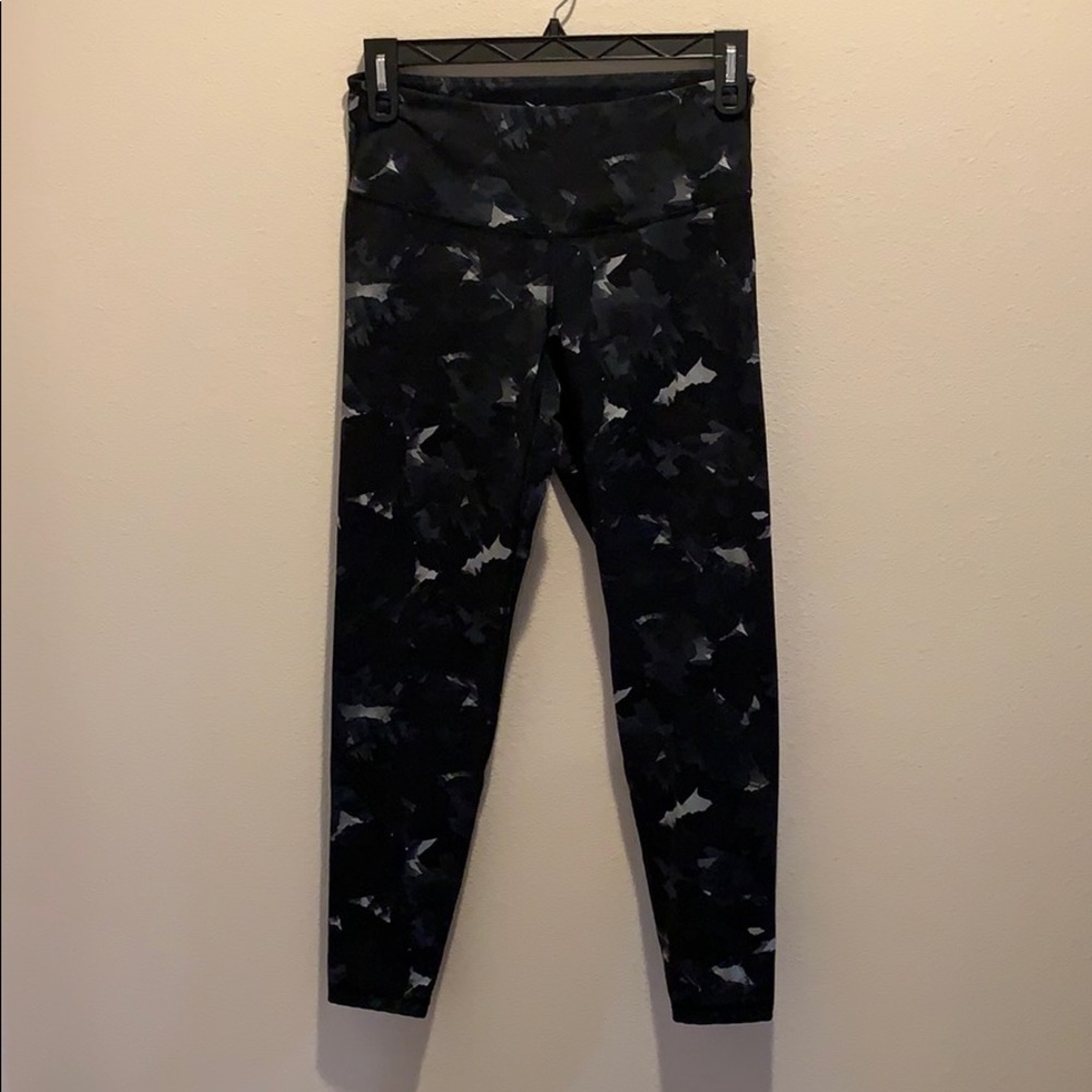 Old Navy Active Legging. Black/White/Gray Size L.